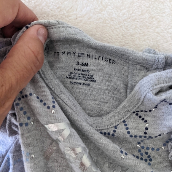 Tommy Hilfiger Infant Grey Long Sleeve Top with Blue/SilverLeggings. Size 3-6M - Picture 5 of 6